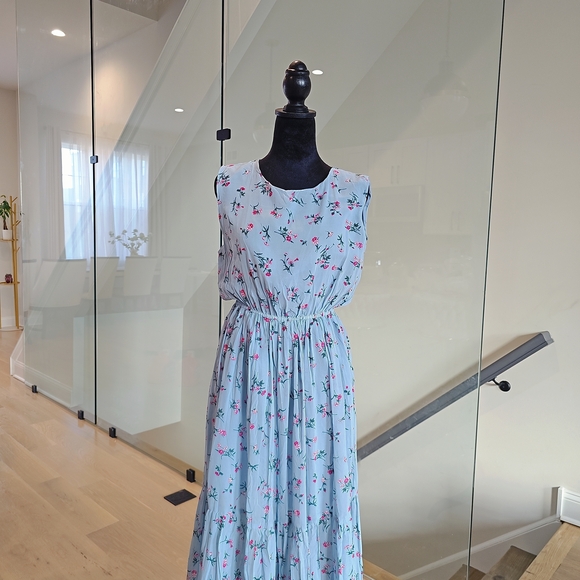 Dresses & Skirts - Floral Blue Sleeveless Dress